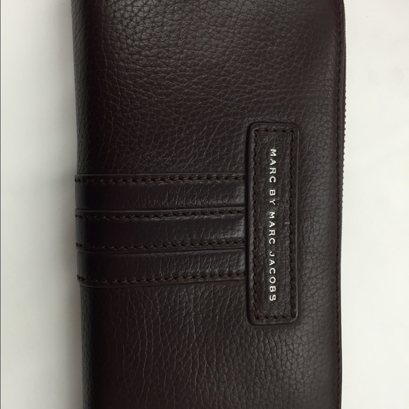 Marc by Marc Jacobs. Zip around wallet