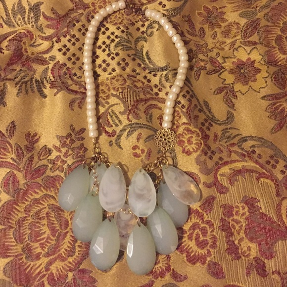 White beaded necklace with gold and white