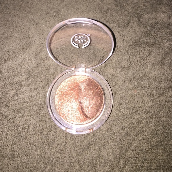The body shop eyeshadow. - Picture 1 of 1