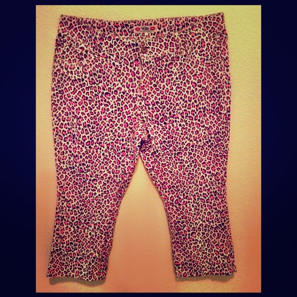 Hot Pink Zebra Capris 💕