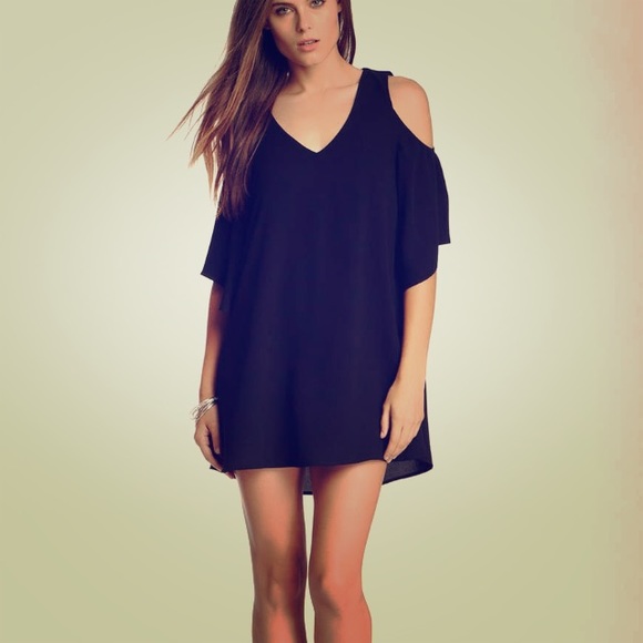 Shoulder cut-out dress