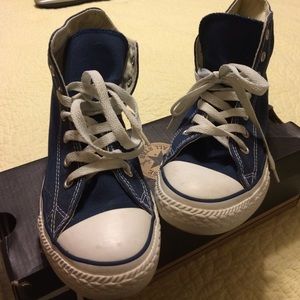 💙Women high top navy blue converse!