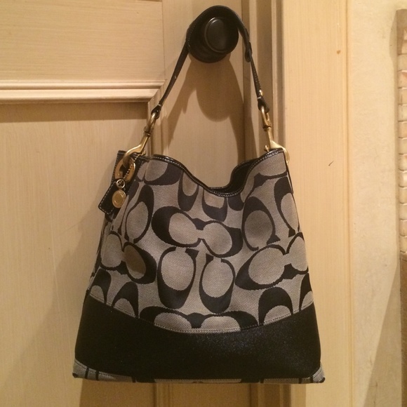 Authentic Coach tote & wallet in signature canvas.