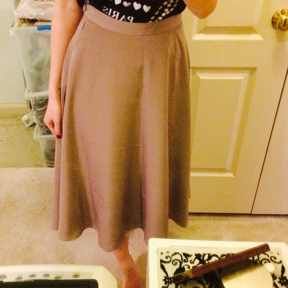 MIDI length slim shirt