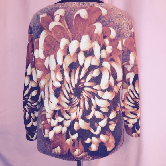 Cashmere sweater. - Picture 2 of 3