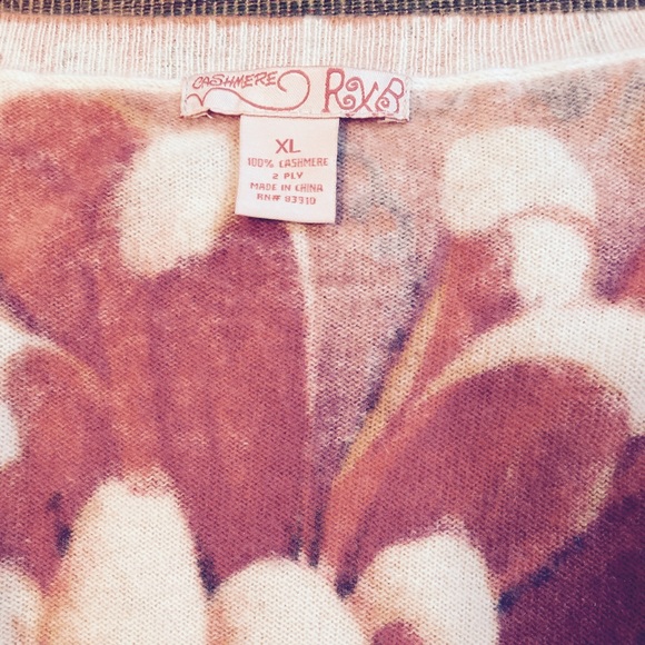 Cashmere sweater. - Picture 3 of 3