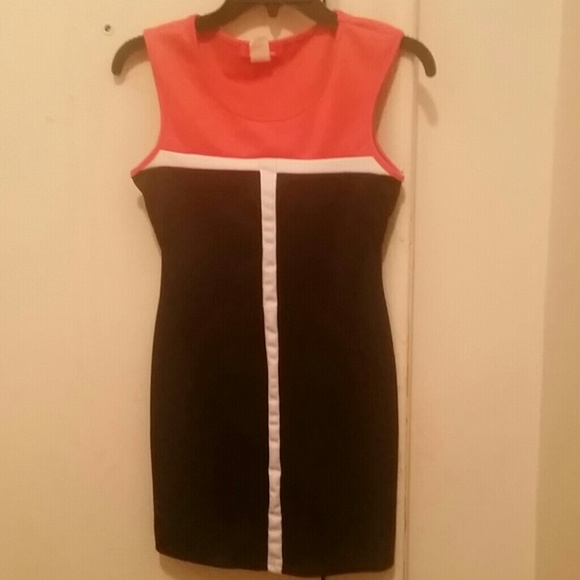 Dress - Picture 1 of 3