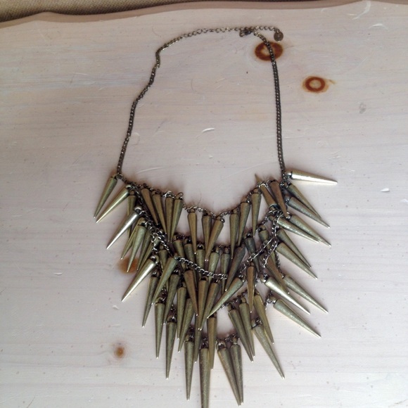 Dark gold spiked layer necklace - Picture 3 of 3