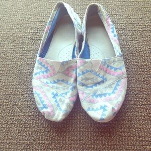 Paisley print Toms.