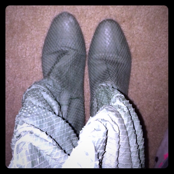 Snake skin Elizabeth and James boots