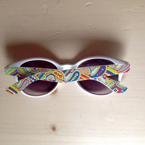 White sunglasses - Picture 3 of 3