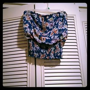 Really cute strapless floral top!
