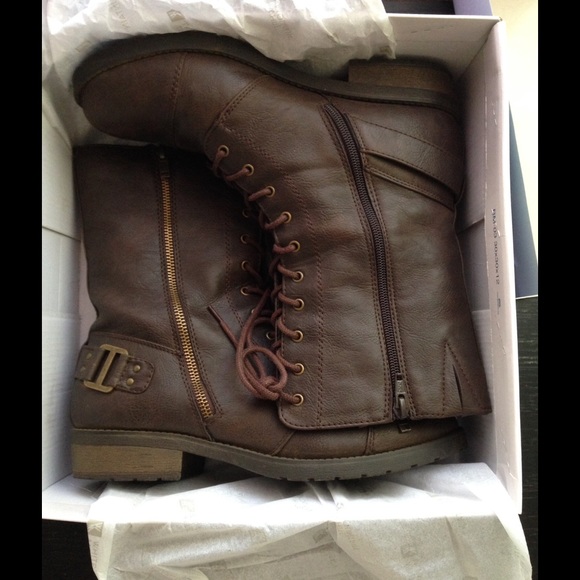 👢👢Brand new Brown Combat boots👢👢