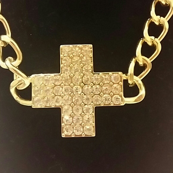 Glamorous cross necklace - Picture 2 of 3