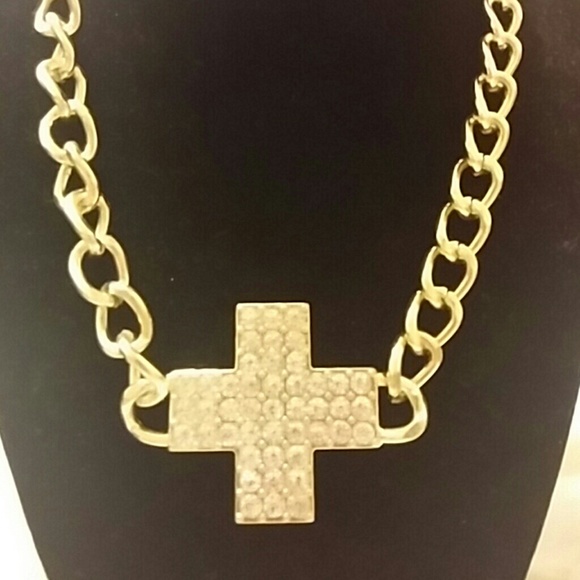 Glamorous cross necklace - Picture 3 of 3