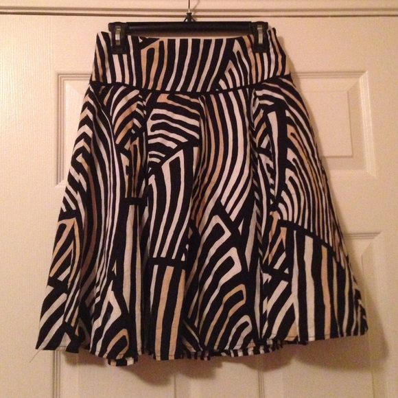White Black House Skirt