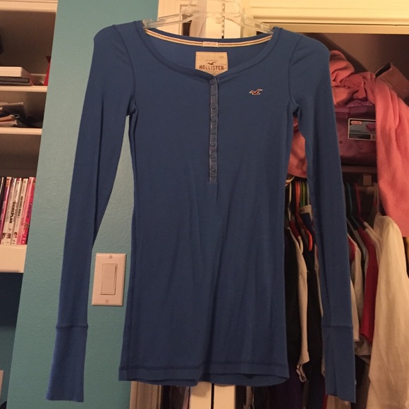 A long sleeve stretch Hollister shirt