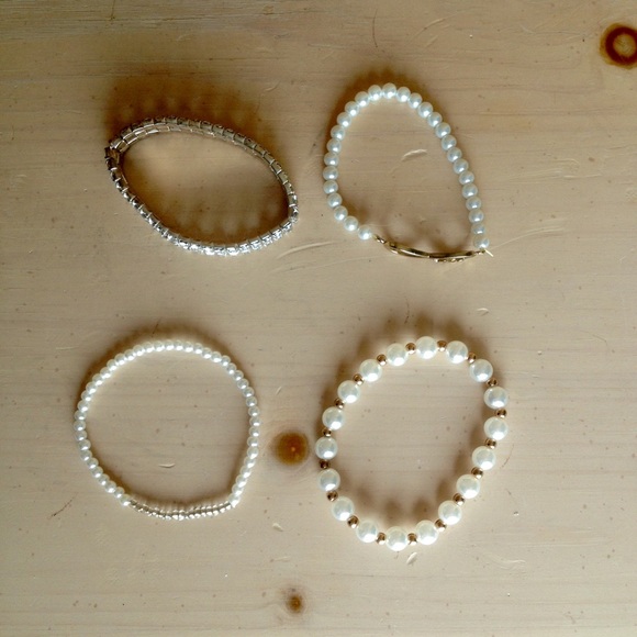 4 bundle faux gold and pearl bracelets - Picture 2 of 4