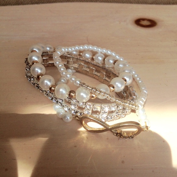 4 bundle faux gold and pearl bracelets - Picture 4 of 4