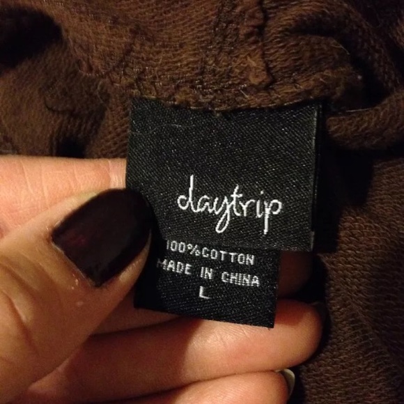 DAYTRIP VEST SUPER CUTE SIZE LRG. - Picture 3 of 3