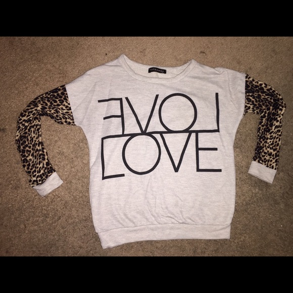 Love sweater. Never worn