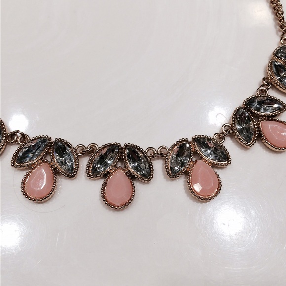 Bundled!!! 💃🏻Pink Gem Statement Necklace - Picture 3 of 3
