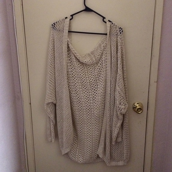 TRADED Brandy Melville summer Moselle cardigan - Picture 2 of 4