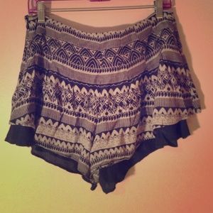 Free People blue & white printed flowy shorts💙