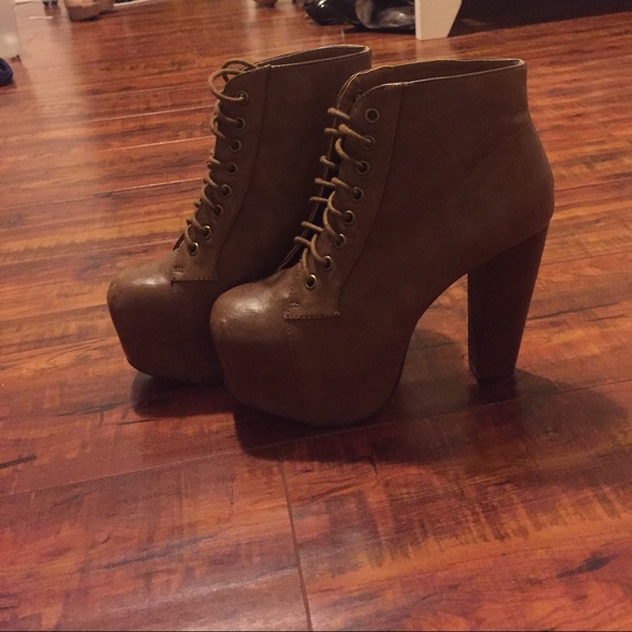 Lowered price Boot high heels!