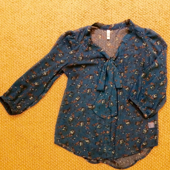 Bundled!!! 💃🏻Turquoise Tie Blouse - Picture 2 of 3