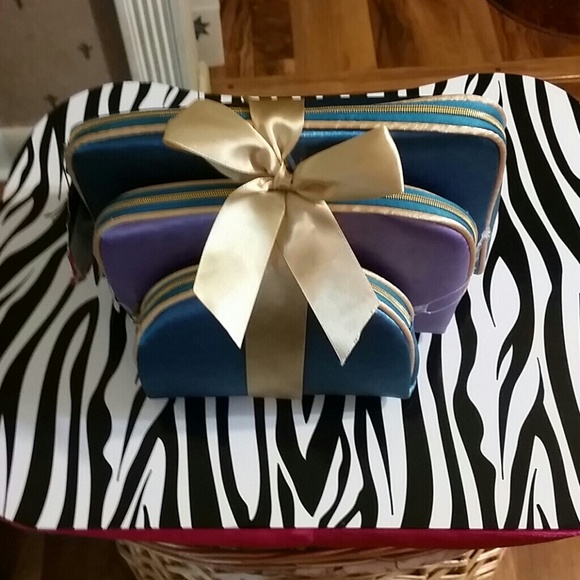 Handbags - Cosmetic cases