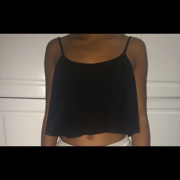 Zenana Outfitters Tops - Black crop top.