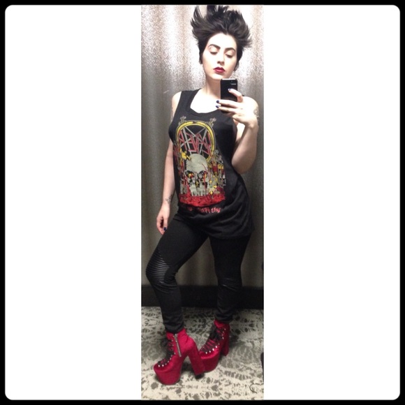 Wearing my new Hellbounds! - Picture 1 of 1