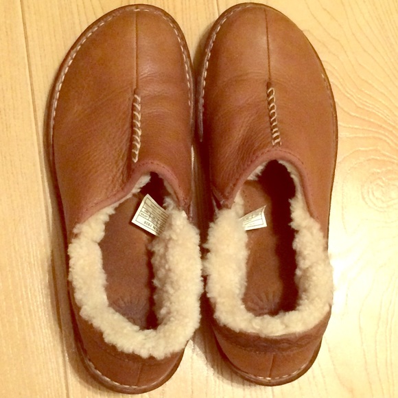 Authentic Ugg Leather Slip Ons⛄️