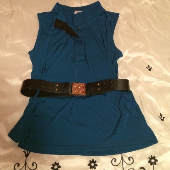 Worthington Stretch top with belt