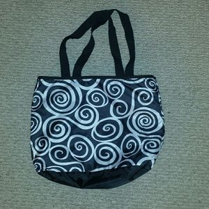 Reversible tote