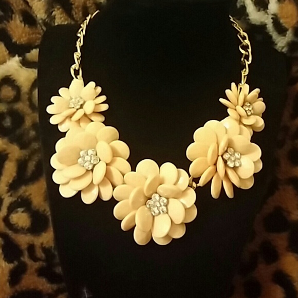 Statement necklace bundle - Picture 4 of 4