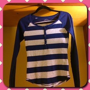 Navy & White Long-Sleeve Henley🌸🌸