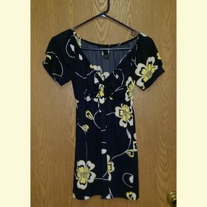 🆕 INC Navy Blue, Yellow & White floral 🌼