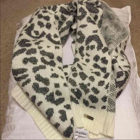 Calvin Klein Cheetah scarf