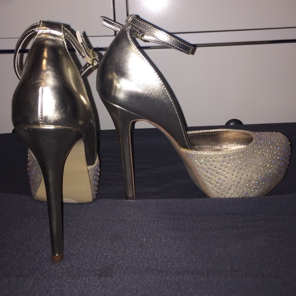 Steve Madden Heels w/ Adjusted Ankle Strap - Picture 2 of 2