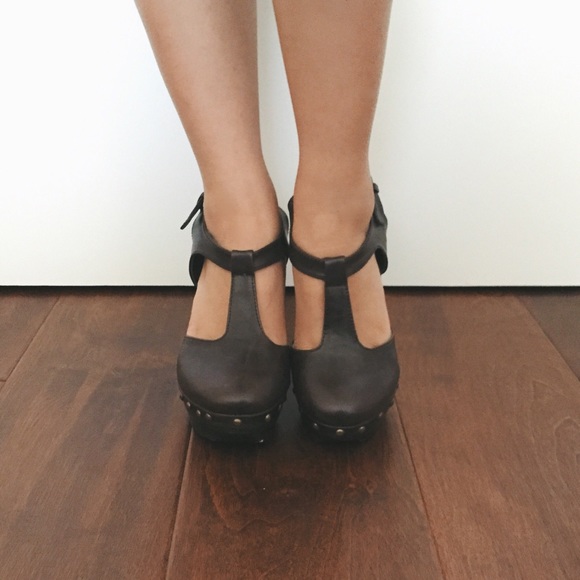 Brown Pleather T-Strap Sandals