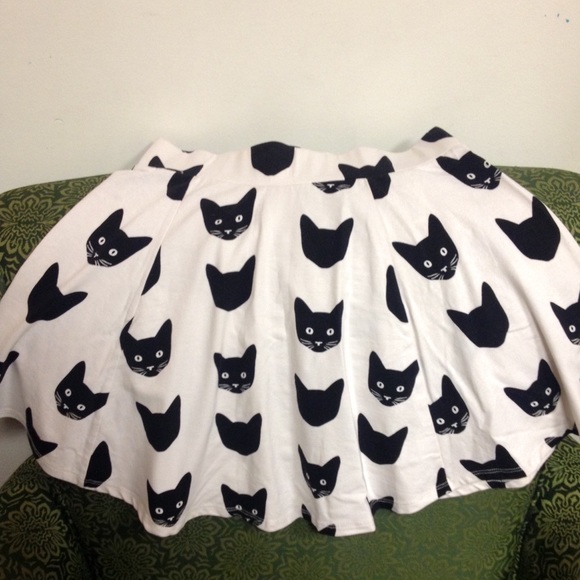 H&M DIVIDED Black&Cream Cat Circle Skirt