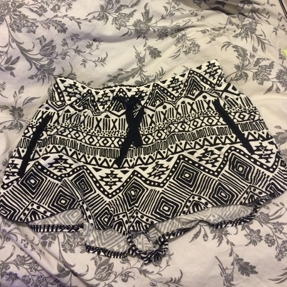 Aztec print black and white shorts small