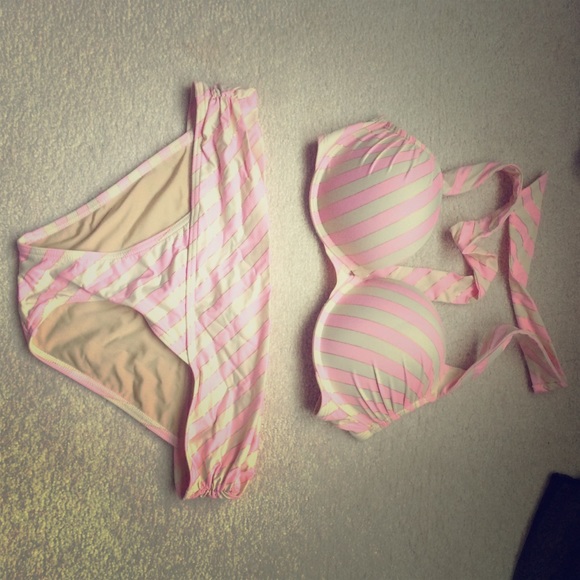 Victoria's Secret bombshell bikini