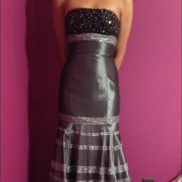 STATEMENT DRESS!!!🎉💃 - Picture 2 of 4