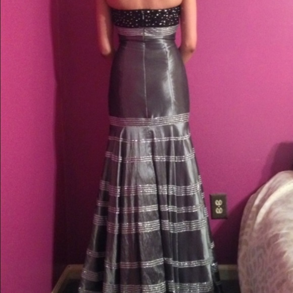 STATEMENT DRESS!!!🎉💃 - Picture 3 of 4