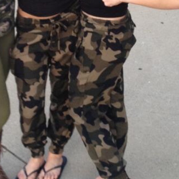 Camo pants - Picture 1 of 1
