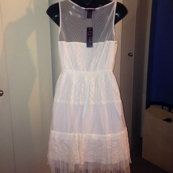 lace dress with underlay. - Picture 2 of 4