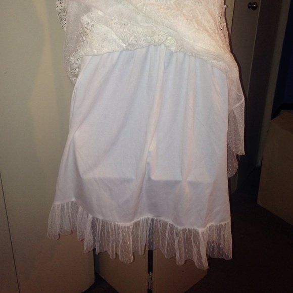 lace dress with underlay. - Picture 3 of 4